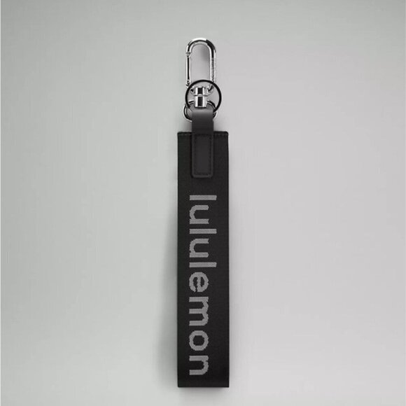 NWT Never Lost Keychain - Black/White - Picture 1 of 3
